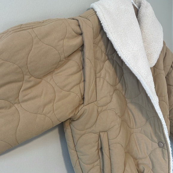 NWOT Astr The Label NADINE QUILTED FAUX SHEARLING JACKET KHAKI - Picture 5 of 10